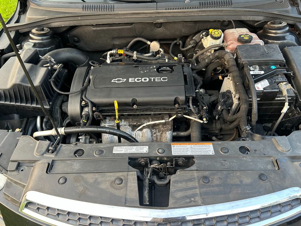2012 Chevrolet Cruze LS - Photo 12