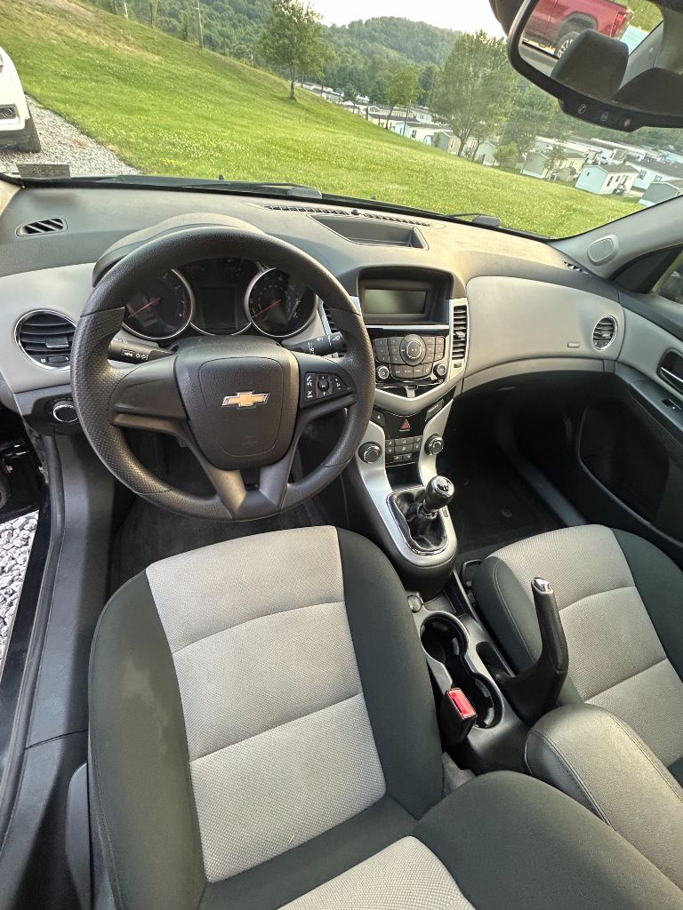 2012 Chevrolet Cruze LS - Photo 11